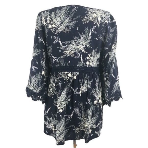 Hazel Lace Trim Boho Chic Bird Print Blouse Top Blue hi-lo hem Women’s Medium - Picture 2 of 10